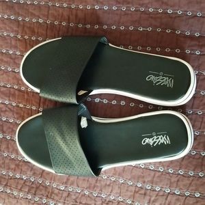Mossimo Black and White Slide on sandals